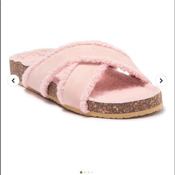 Danskin Tranquil Pink Sherpa Slides - Picture 2 of 7